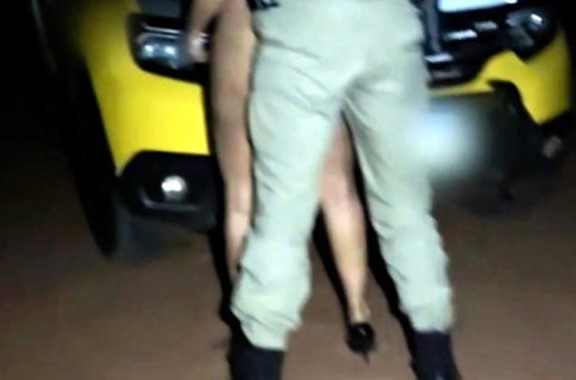 Policial Miliar é filmado fazendo sexo com mulher na viatura